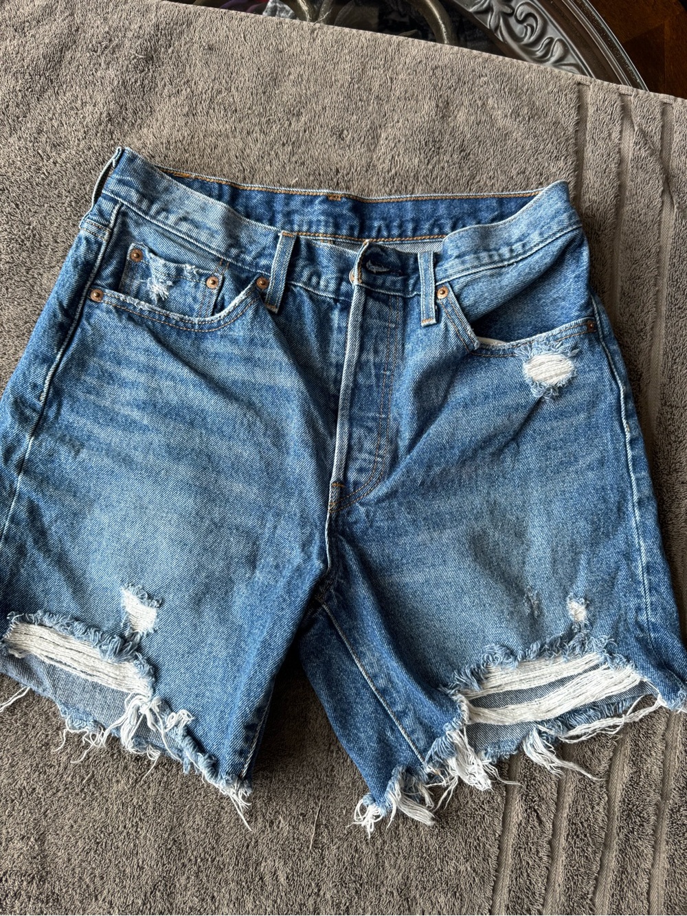Levi's 501 Classic Blue Straight Denim Jeans Shorts-size W28 - Picture 4 of 11
